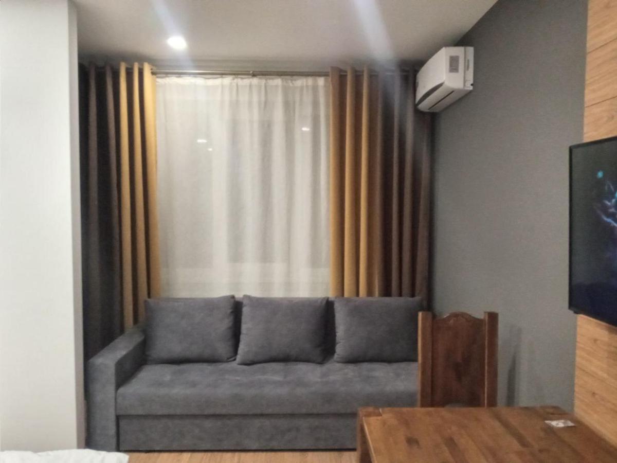 1-комнатная вип уровня посуточно в ужгороде. ул.другетов Apartment